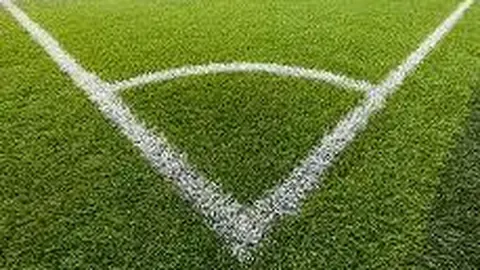 荷兰队史新篇章！范戴克队长荣耀登场，72战里程碑超越德波尔，成就传奇！