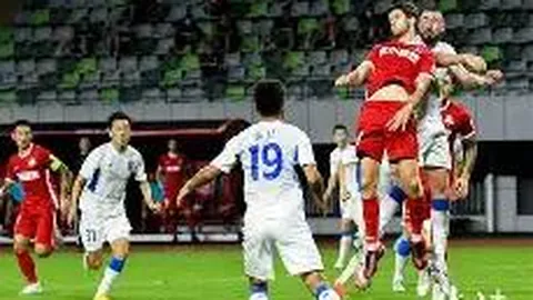 “巅峰对话！特朗普白宫之夜，C罗与特朗普神秘会晤，明日凌晨一点精彩不容错过！”