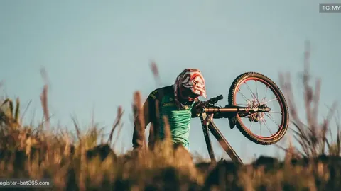 中国单板滑雪坡面障碍队：亚冬会挑战之旅，全力以赴